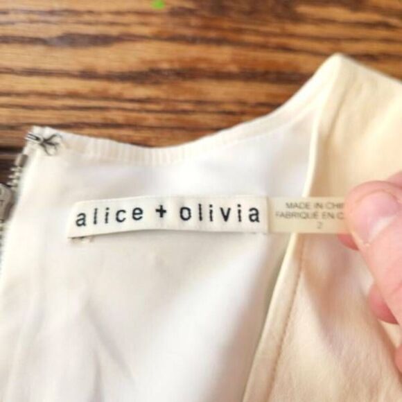 ALICE & OLIVIA RIKI CUTOUT WHITE SHEATH DRESS sz 2 - Picture 3 of 6